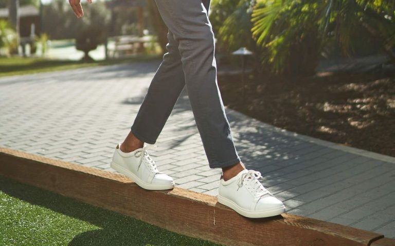 CHỌN SNEAKER TRẮNG CHO NAM CHÍNH HÃNG MIX ĐỒ SIÊU TRENDY HÈ 2022
