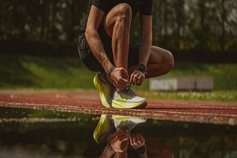 LƯU Ý KHI CHỌN QUẦN ÁO TẬP VÀ GIÀY CHẠY BỘ TRONG MÙA MƯA