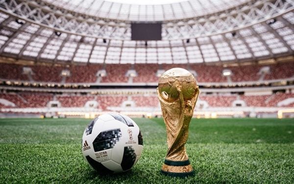 cup-van-fifa-danh-cho-doi-vo-dich