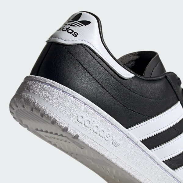 Giày sneaker Adidas Team Court